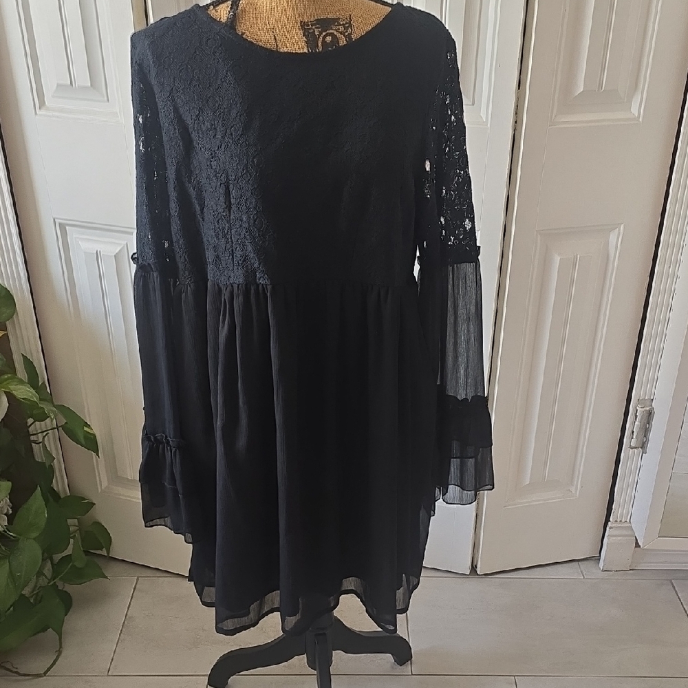 Rancho Estancia Black Long Bell Sleeve Lace Dress